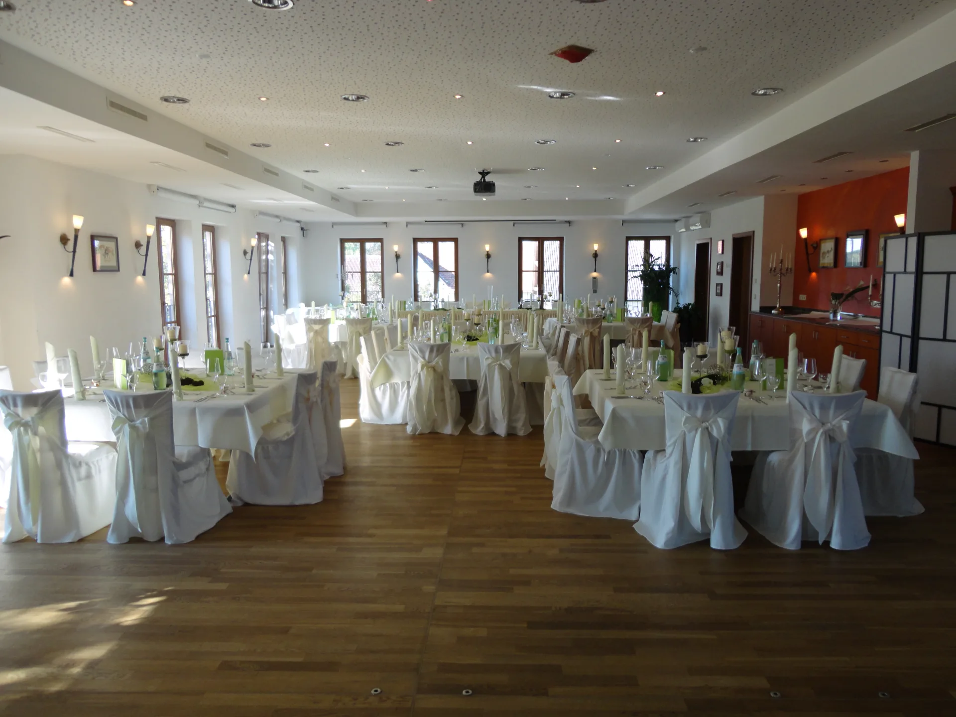 Hochzeitsfeier in der Linde
