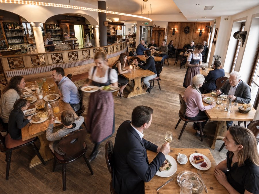 Restaurant der Linde – belebter Gastraum